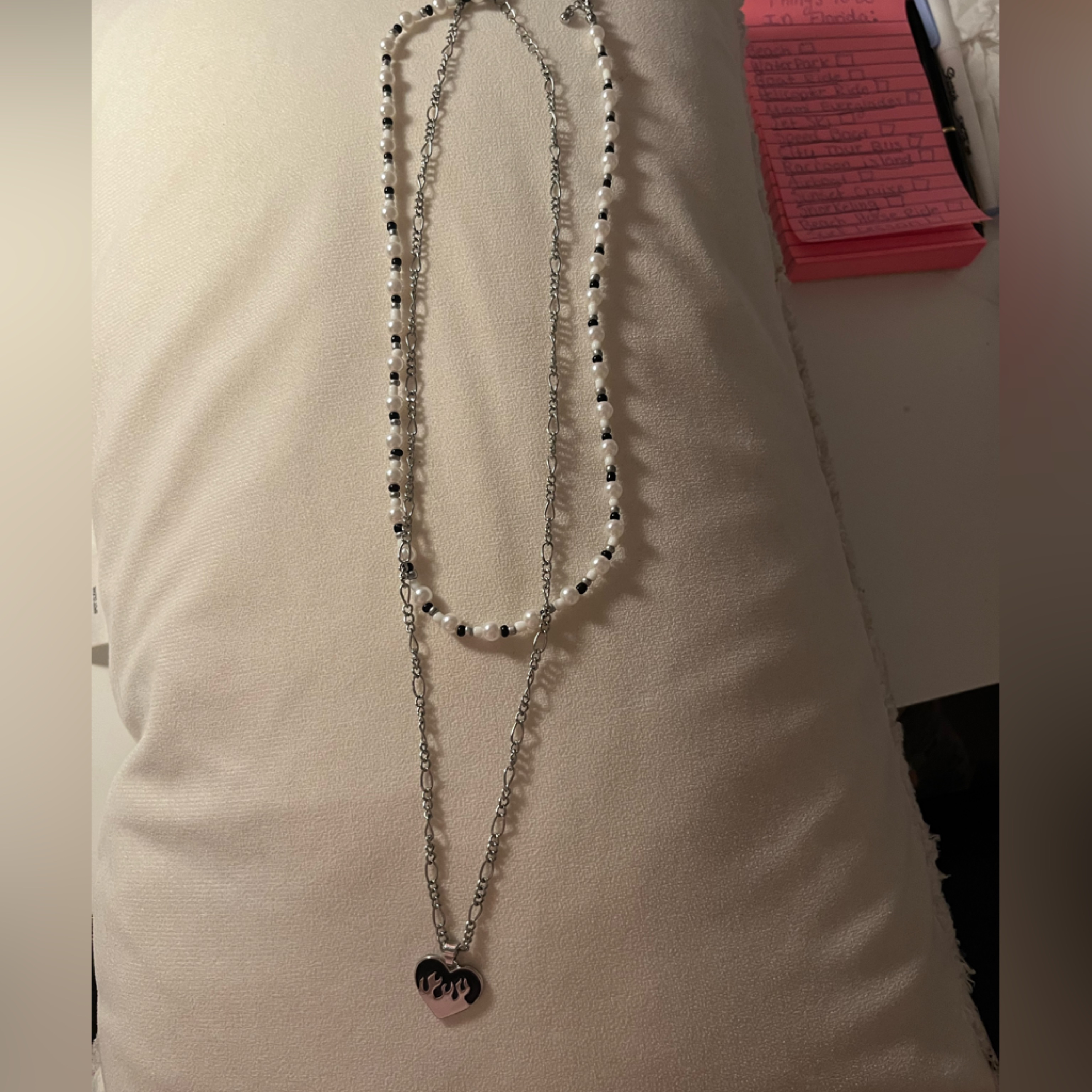 2 Silver Necklaces 6$